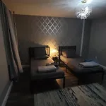 Goldstate Rooms