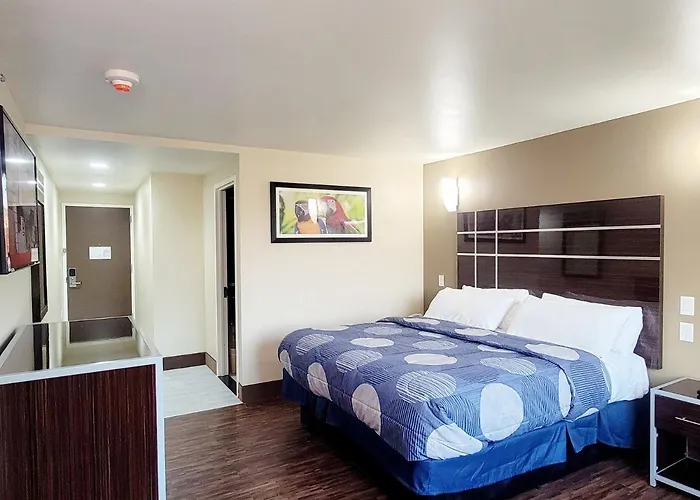 Brooklyn Broadway Hotel