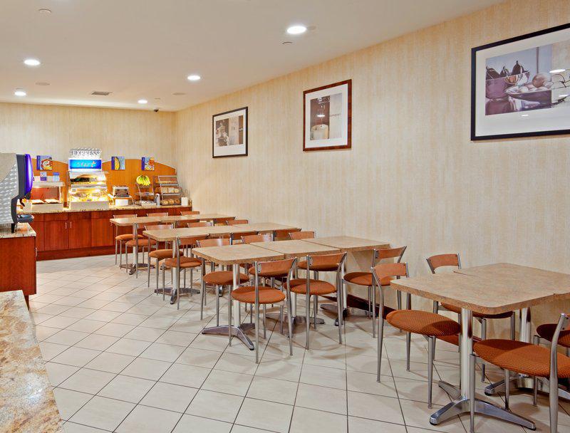 Hotel Express Laguardia Airport, An Ihg New York