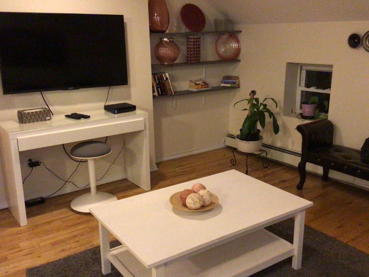 Apartment Brownstone Living *