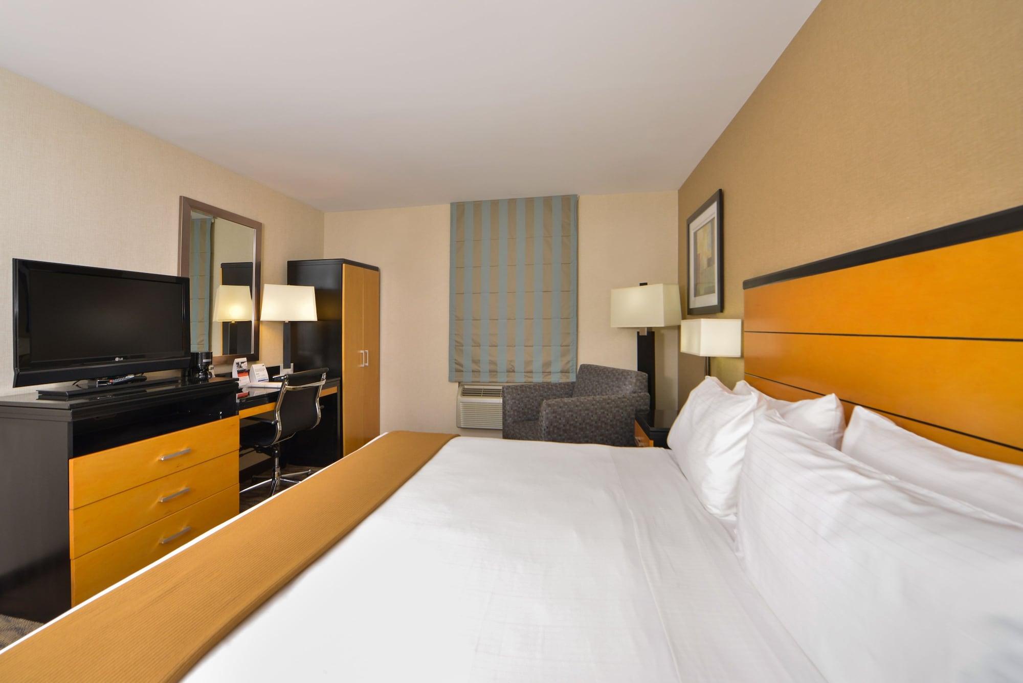 Hotel Holiday Express Kennedy Airport, An Ihg 3*