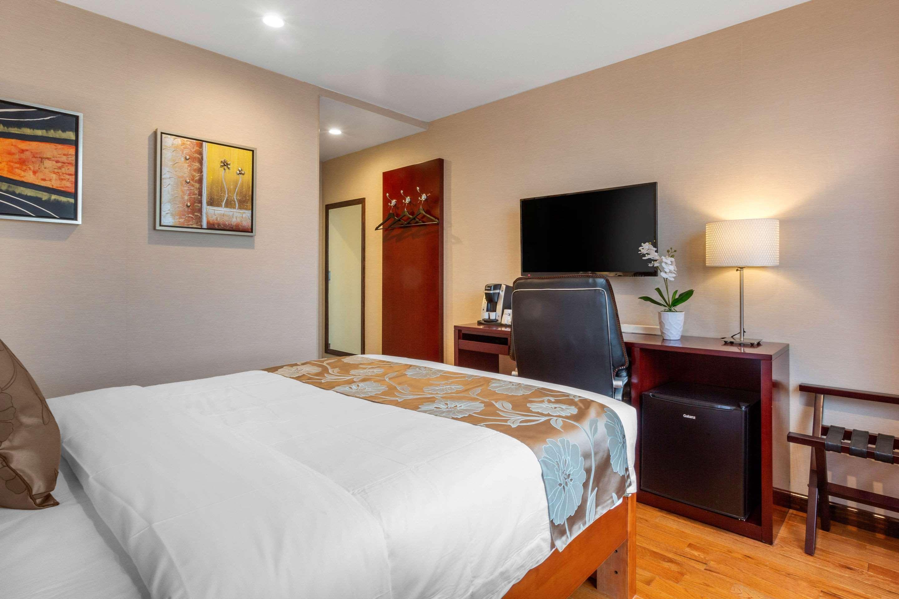 The L Hotel