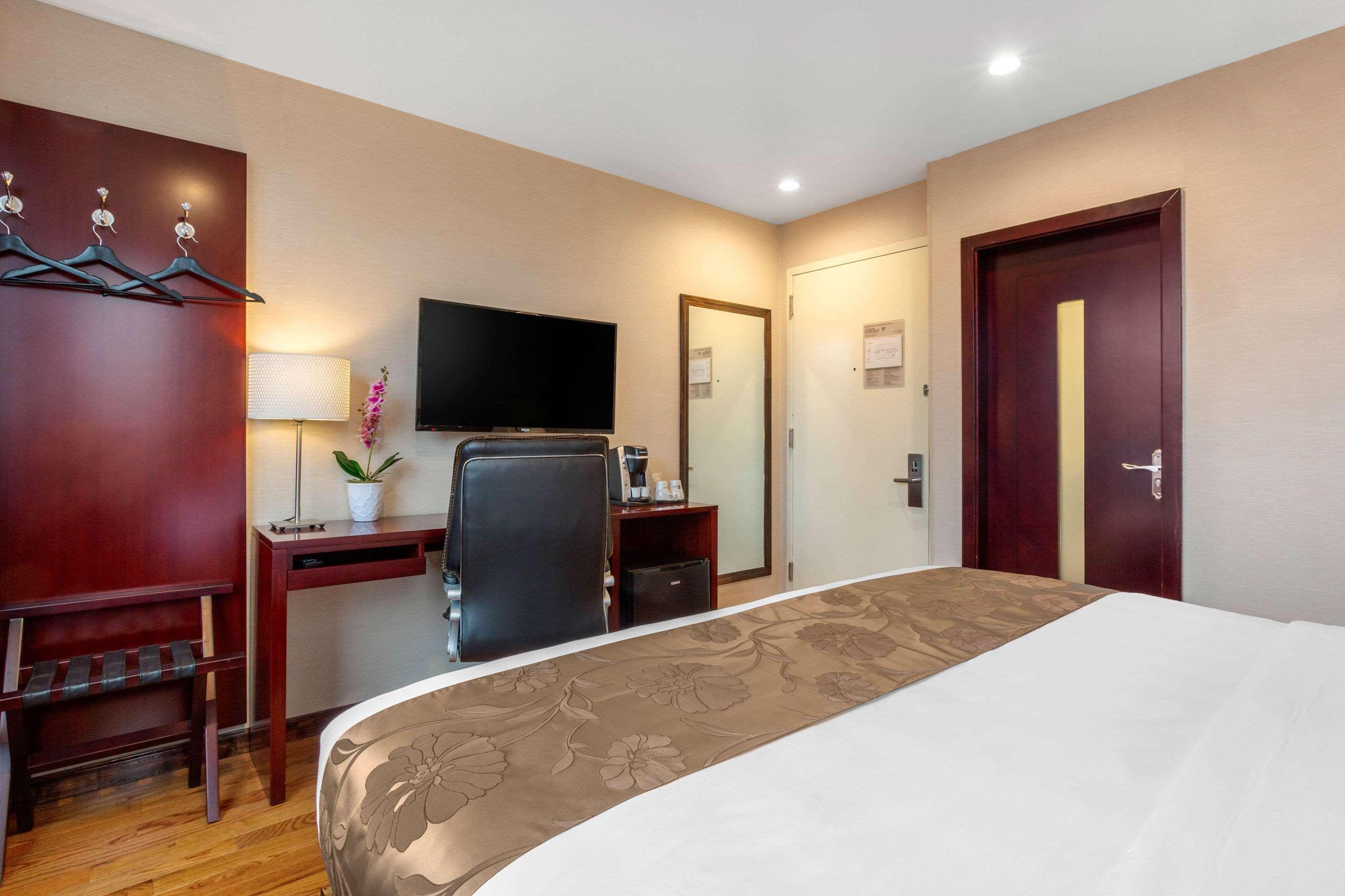 The L Hotel