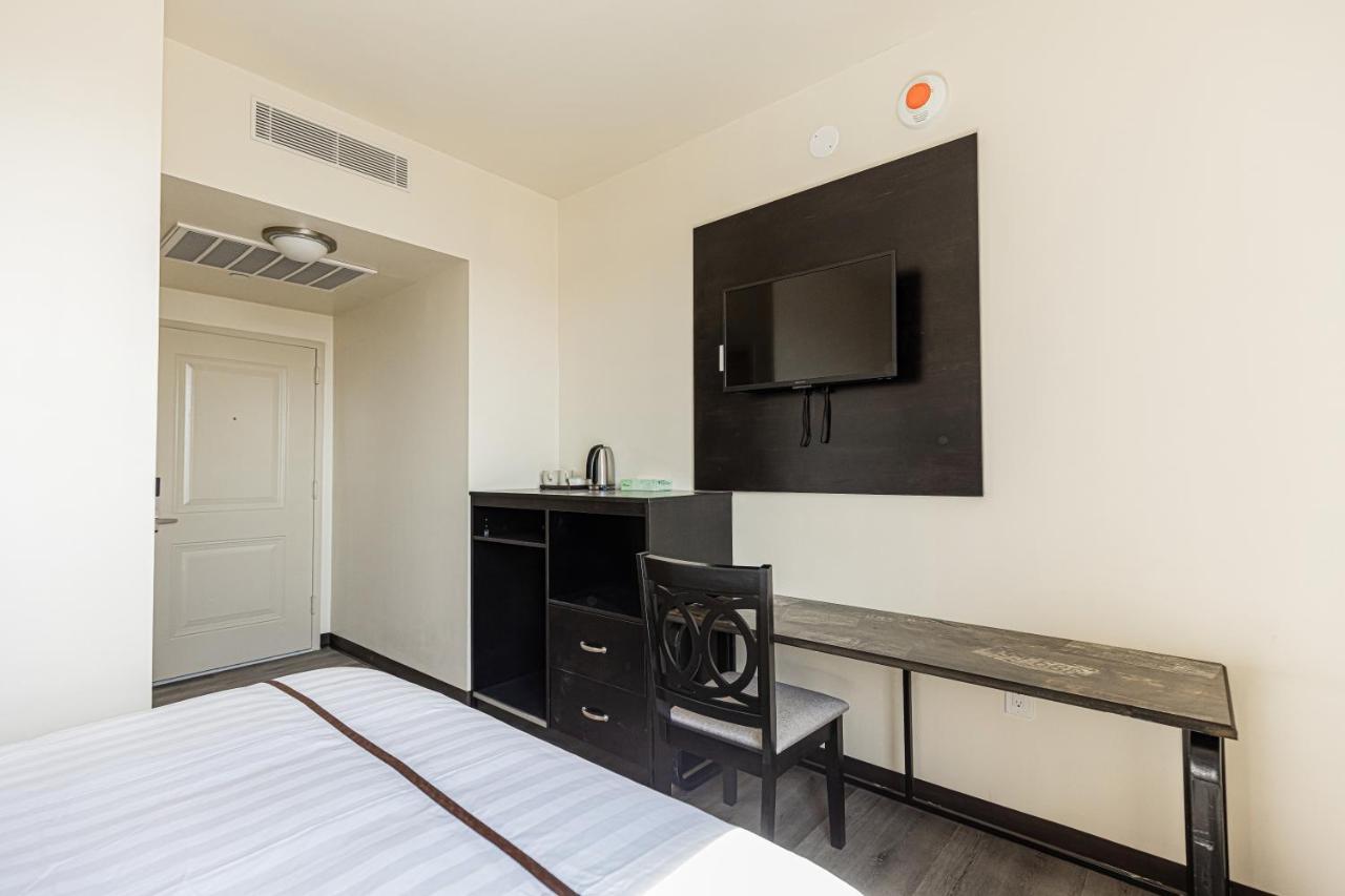 Astoria Laguardia Hotel 3*