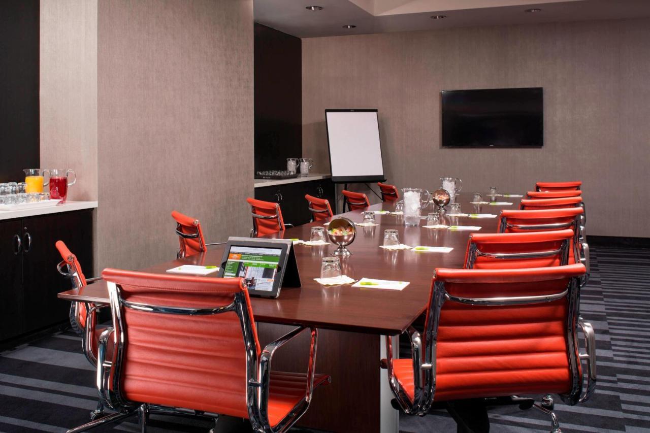 Courtyard By Marriott Manhattan/central Park Hotel