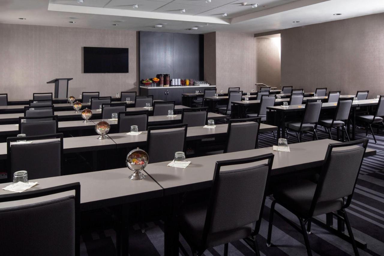 Courtyard By Marriott Manhattan/central Park Hotel 4*