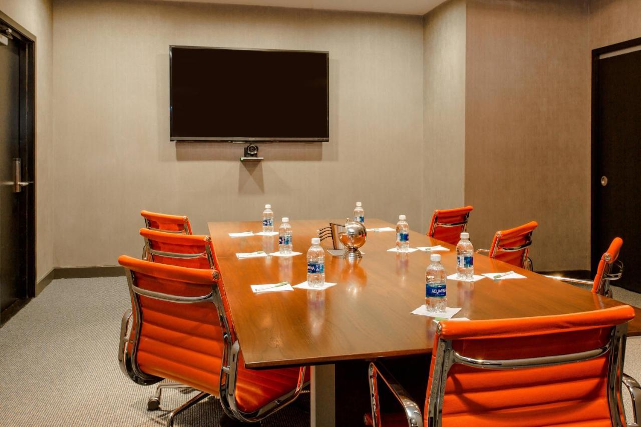 Courtyard By Marriott Manhattan/central Park