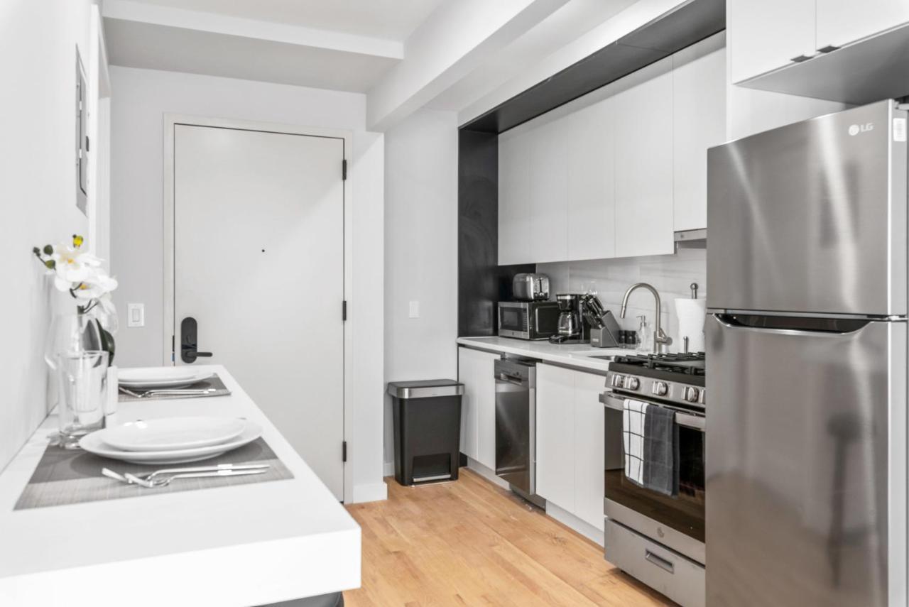 Luxe Studio In Upper East Side With Charming Juliet Balcony Ferienhaus New York