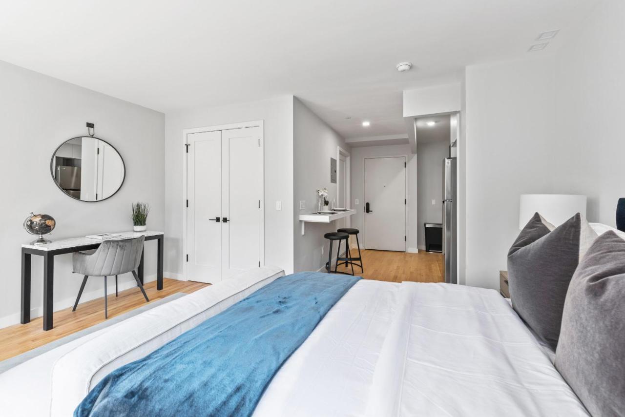 Luxe Studio In Upper East Side With Charming Juliet Balcony Ferienhaus New York