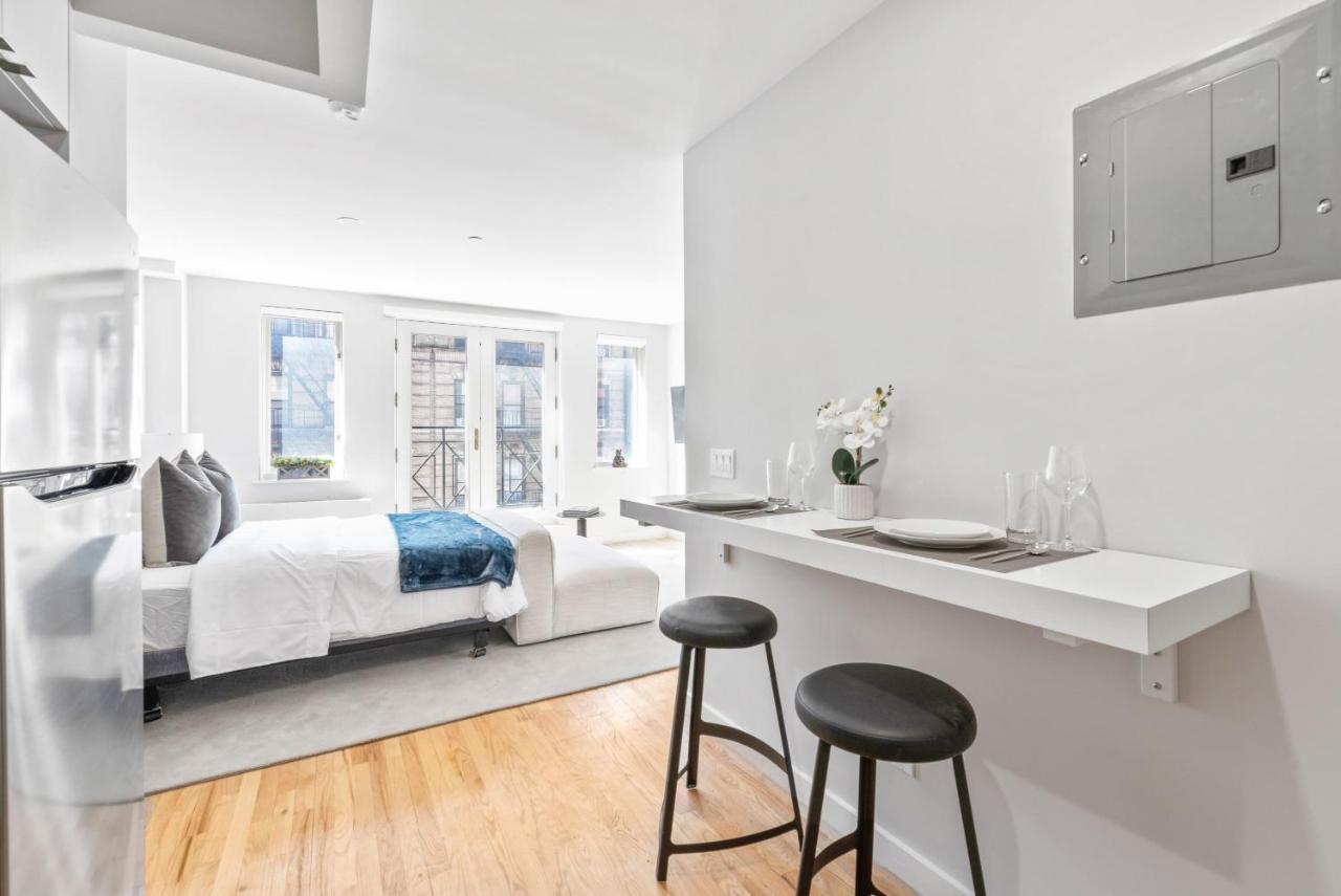 Luxe Studio In Upper East Side With Charming Juliet Balcony Ferienhaus *