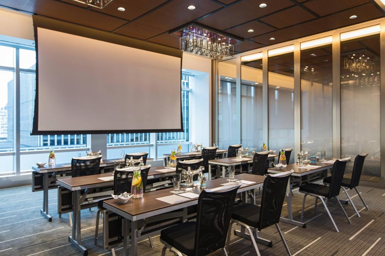 Renaissance Midtown 4*