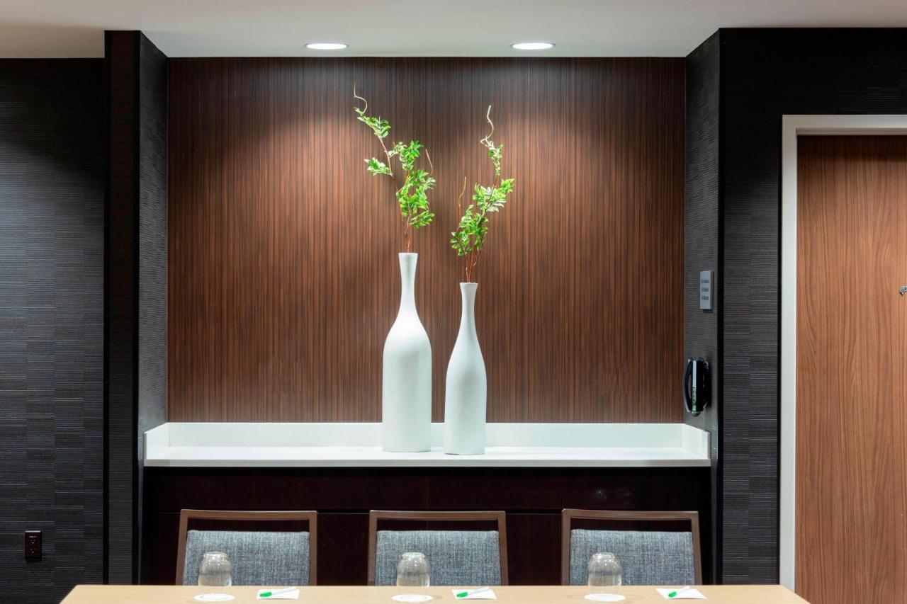 Courtyard By Marriott Queens/fresh Meadows Hotel New York