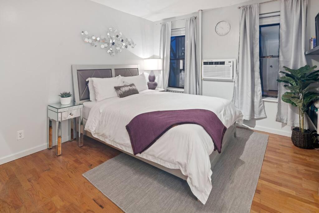 Haven In Times Square & Nearby Restaurants * New York