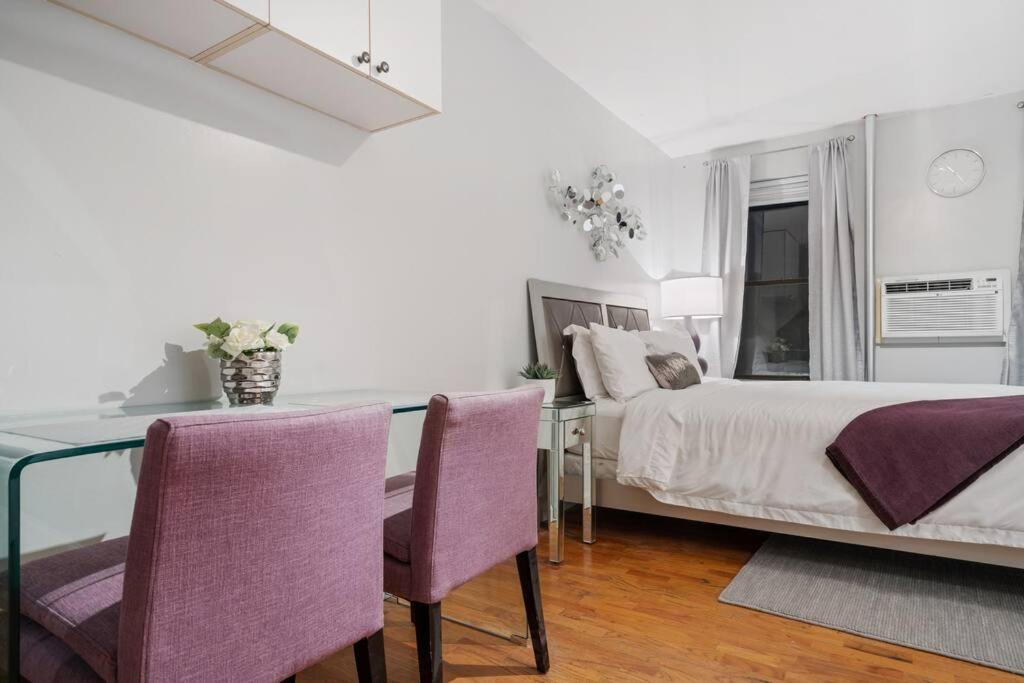 Haven In Times Square & Nearby Restaurants Apartment New York