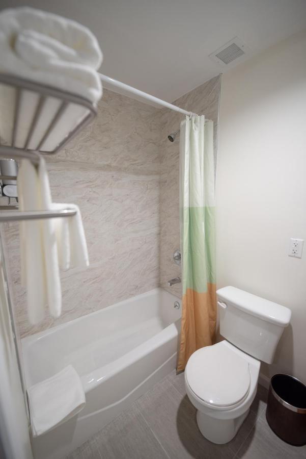 Flushing Garden Hotel 2*
