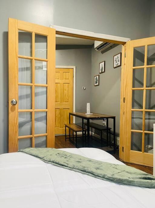 Apartment Cozy Staycation - Brooklyn Close To Train Stations *