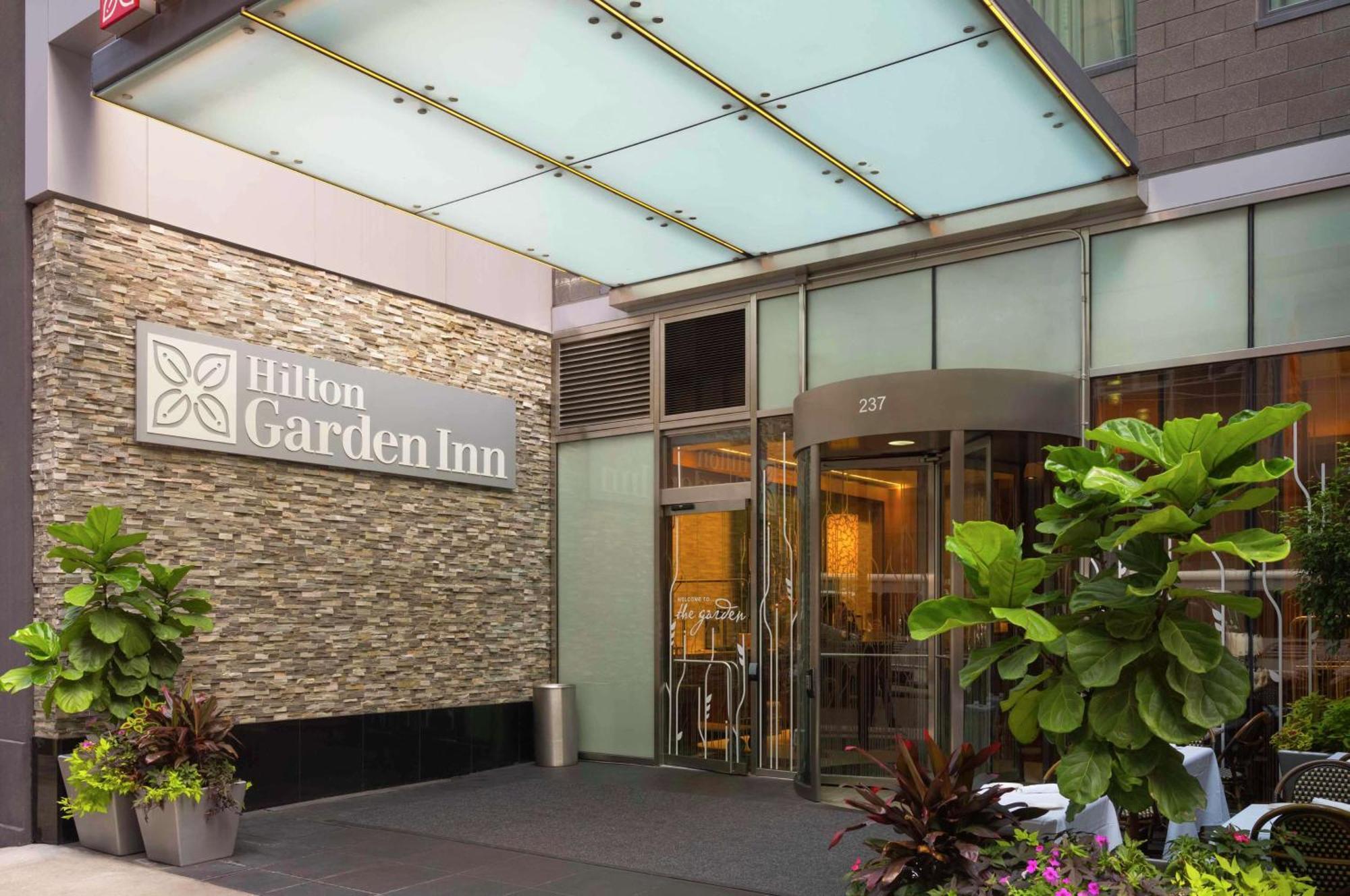 Hilton Garden Central Park South 3*