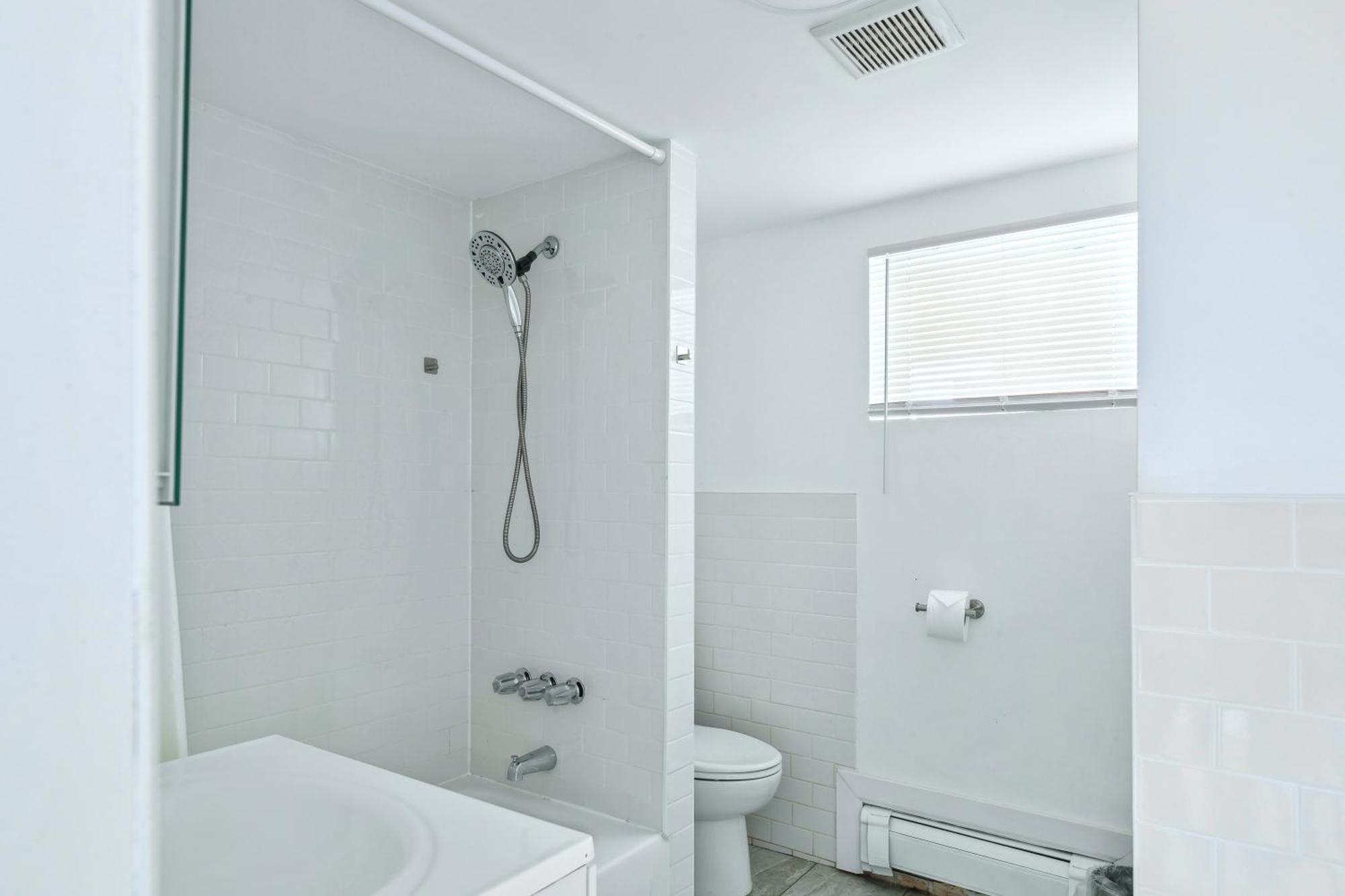 2 Bedroom Cozy Gem Manhattan