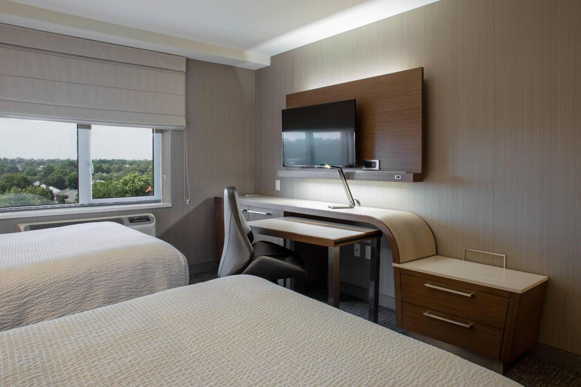 Hotel Courtyard By Marriott Queens/fresh Meadows