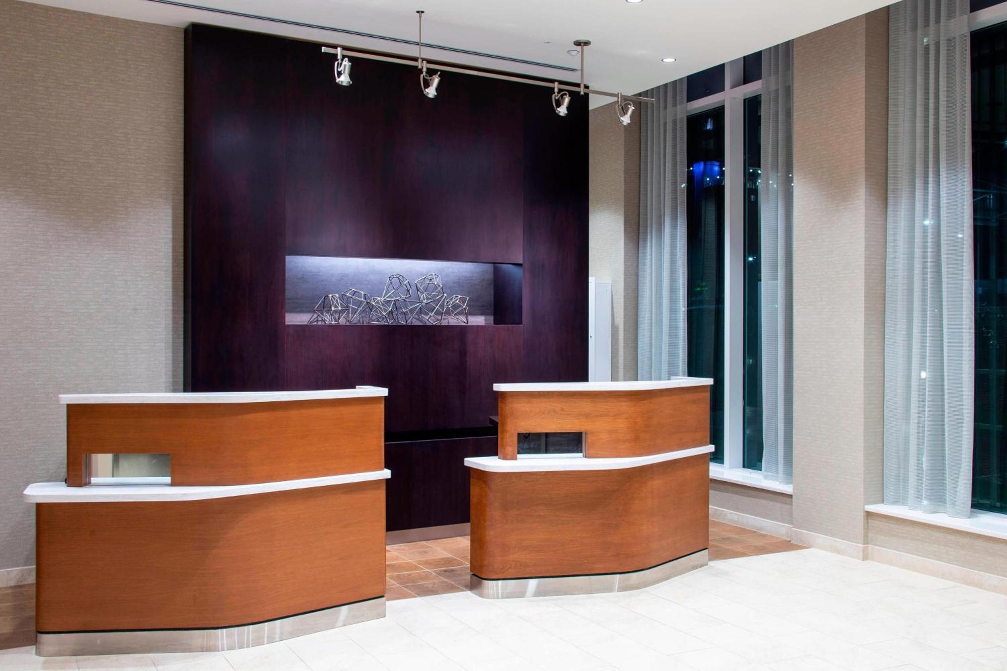 Courtyard By Marriott Queens/fresh Meadows Hotel