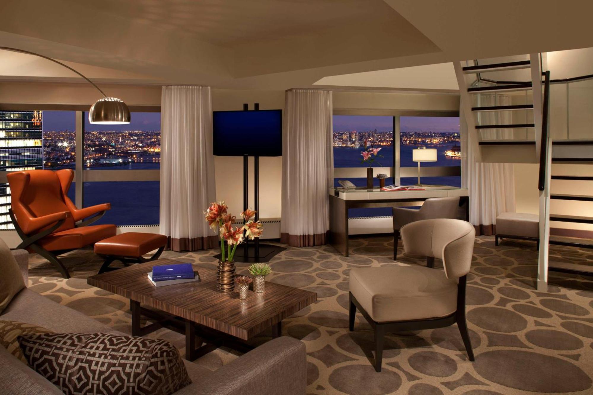 Hotel Millennium Hilton One Un Plaza 4*