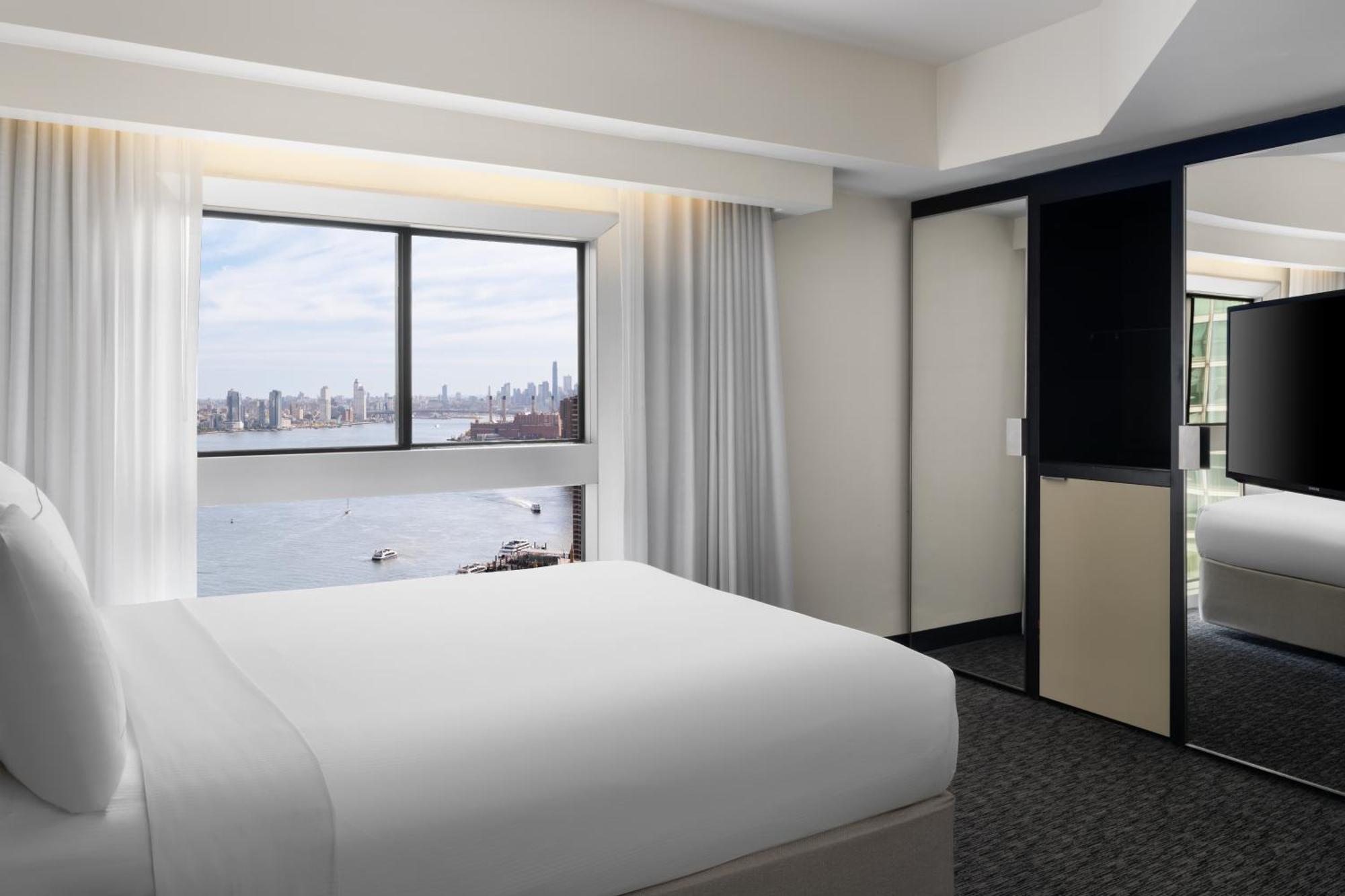 Hotel Millennium Hilton One Un Plaza 4*