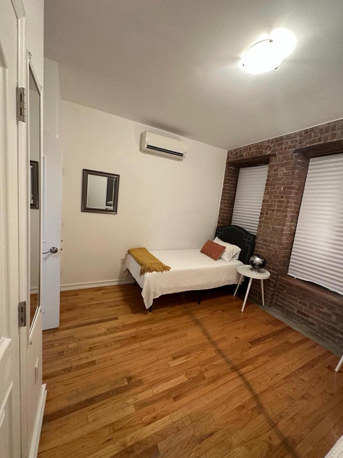 Private Bedroom And Private Bath Guest house
