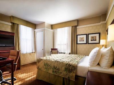 Hotel The At City