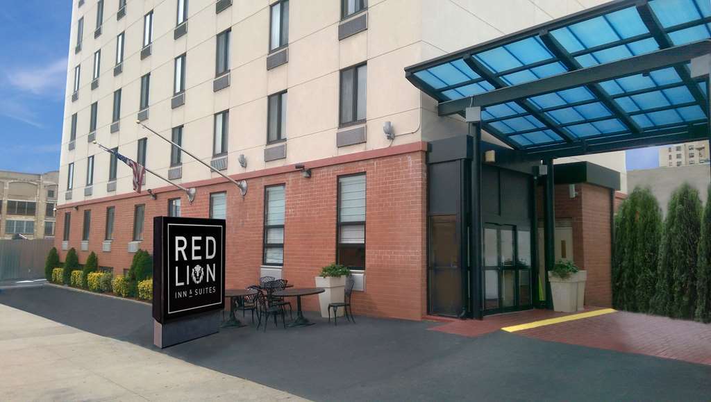 Red Lion And Brooklyn 3*