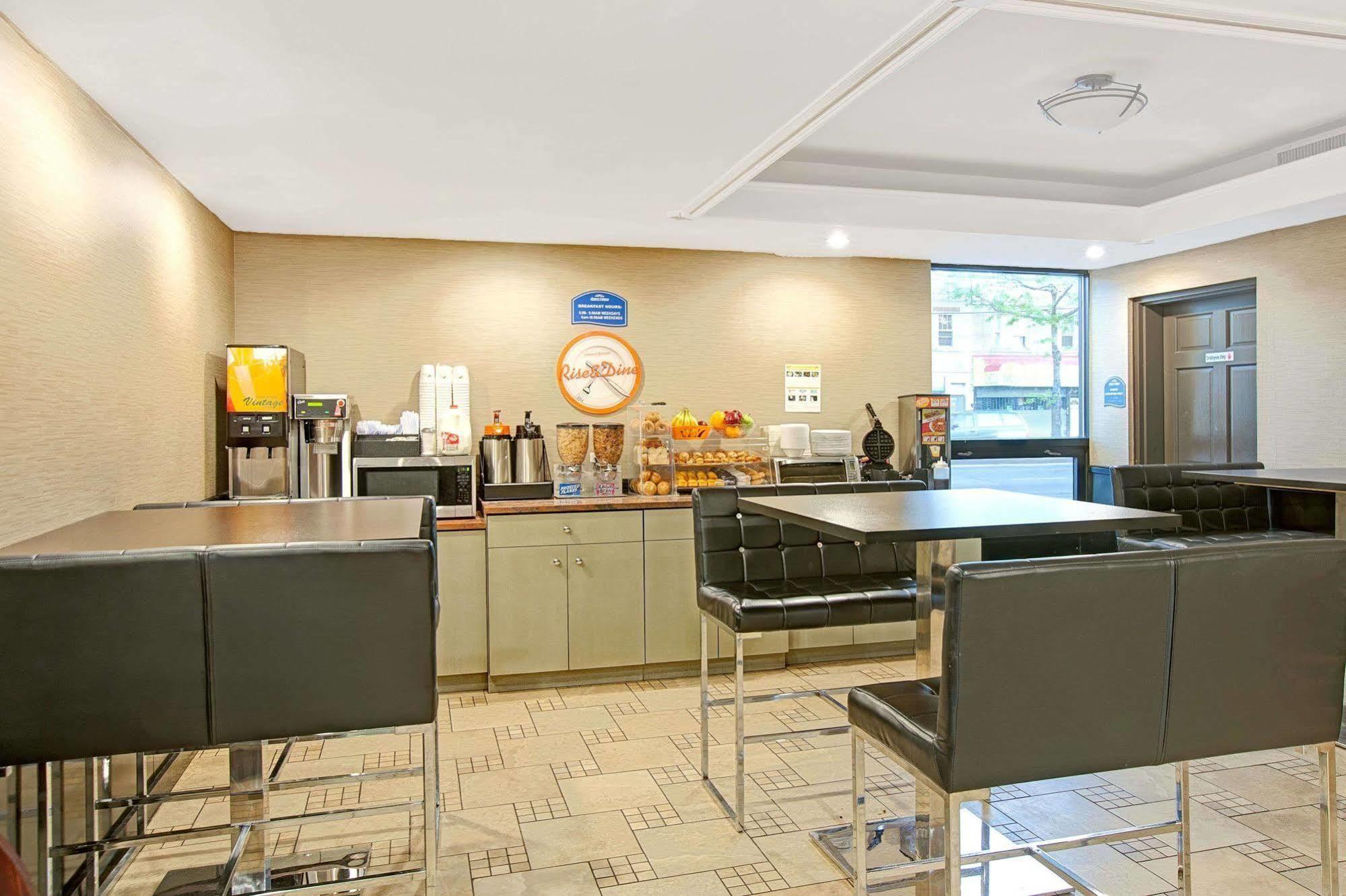 Hotel Howard Johnson Queens Village 2*