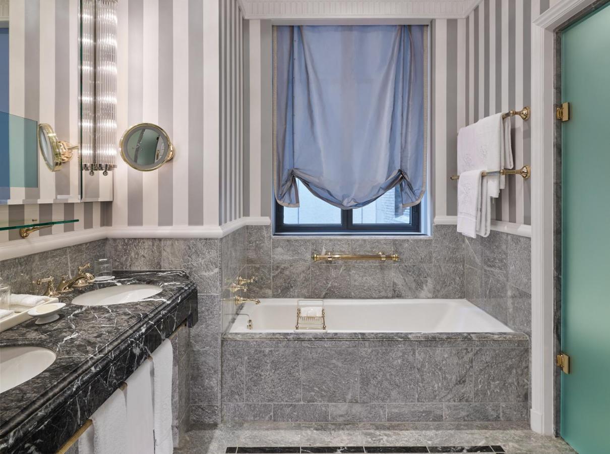 5th & 55th Club Hotel