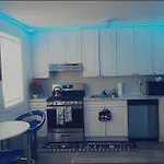 Townhouse Apartment In Oakland Gardens