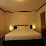 Night Hotel Broadway