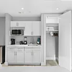 Global Luxury Suites At The Arches