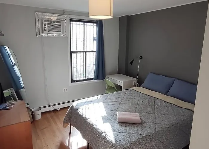 Quiet Double Room In Williamsburg Ground Floor Apartment Near Subway
