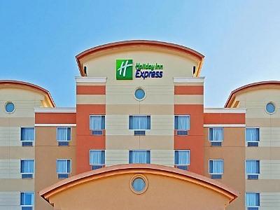 Holiday Express Maspeth By Ihg Hotel New York