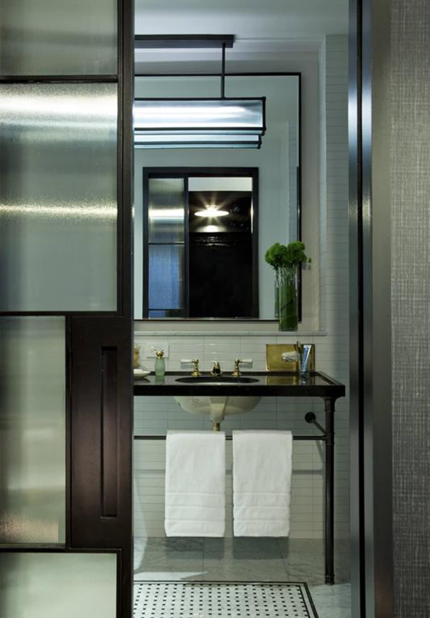 Hotel Refinery -
