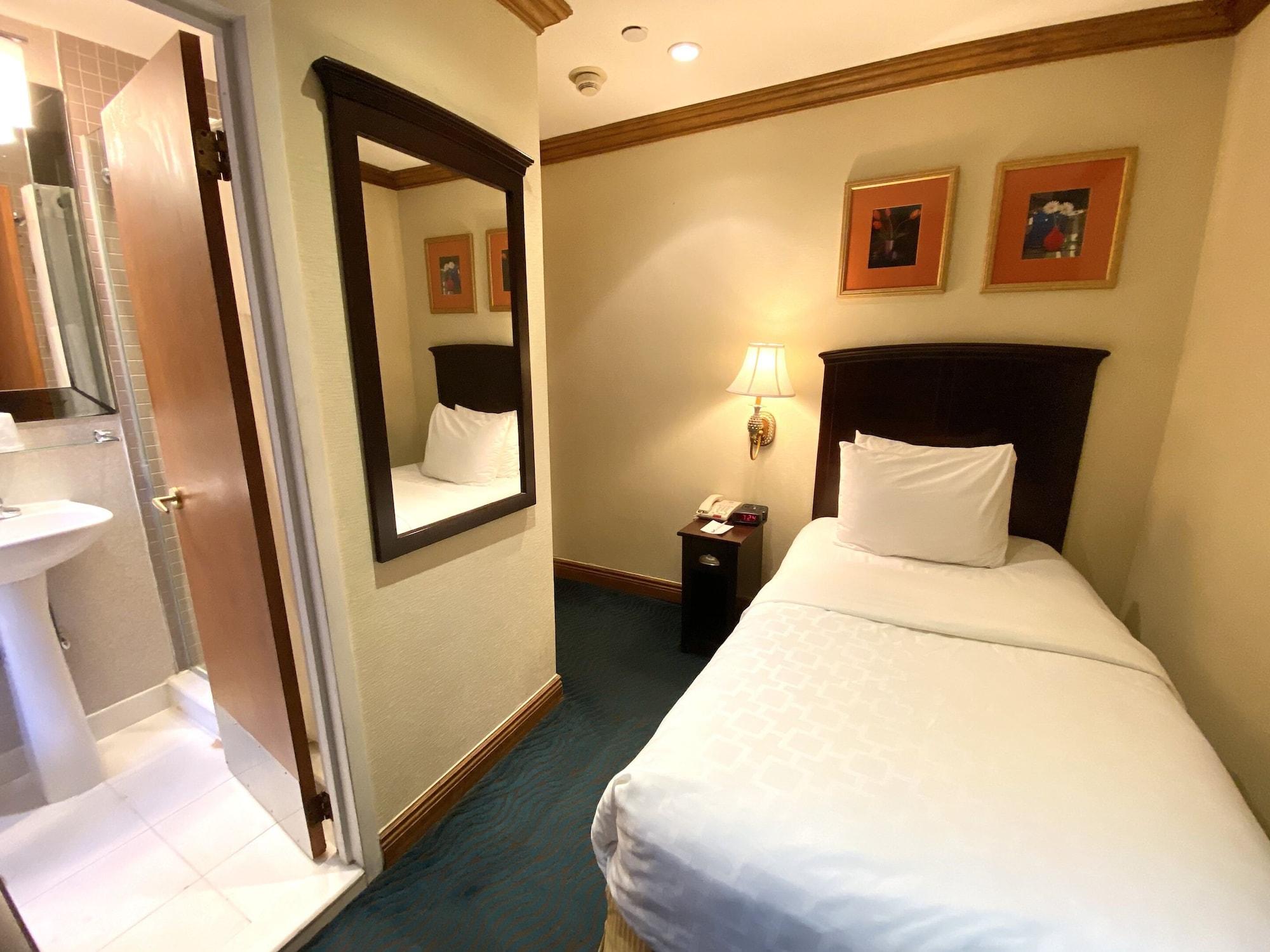 Clarion Park Avenue Hotel 2*