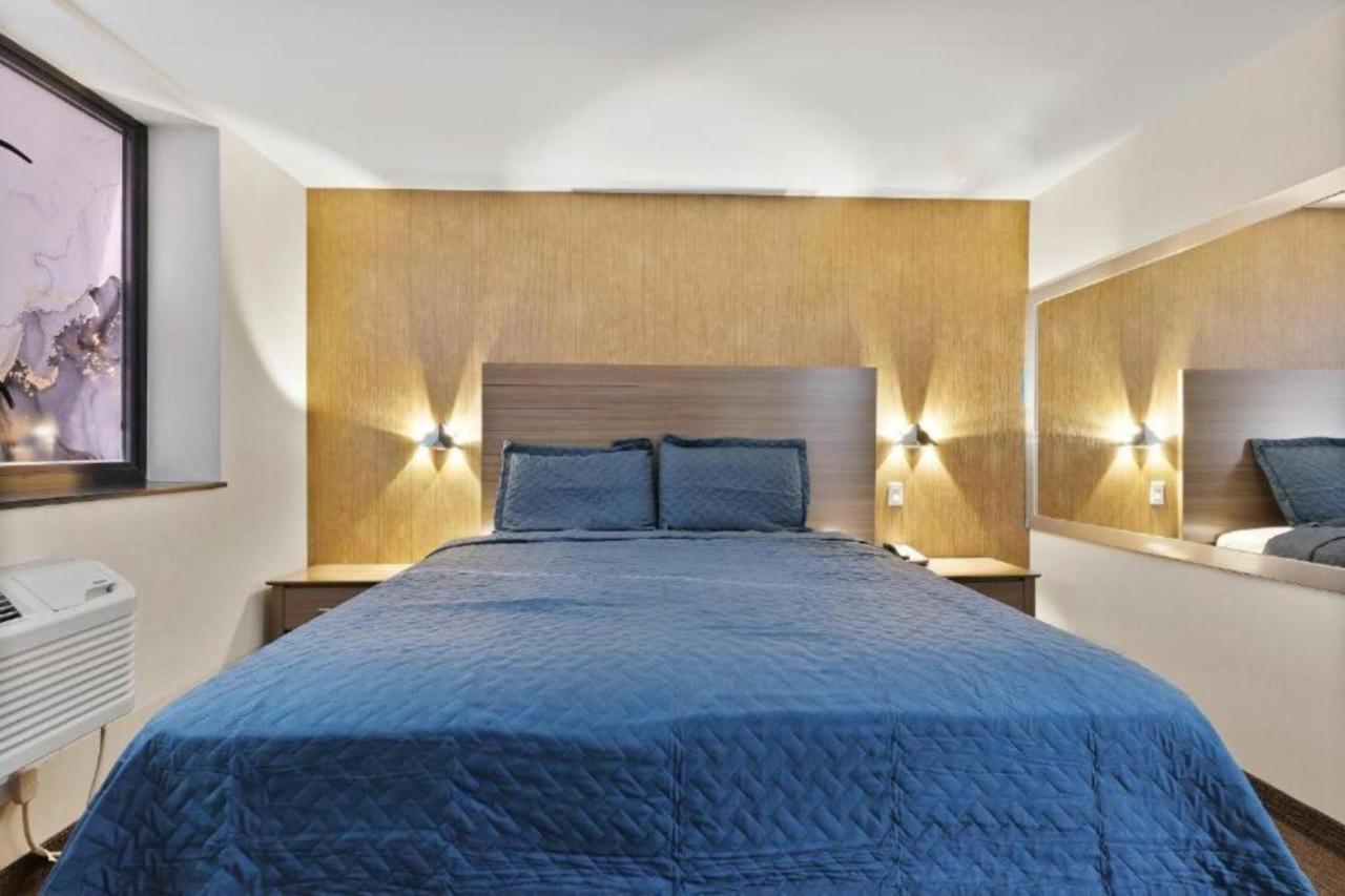 Casa Blanca Brooklyn 3*