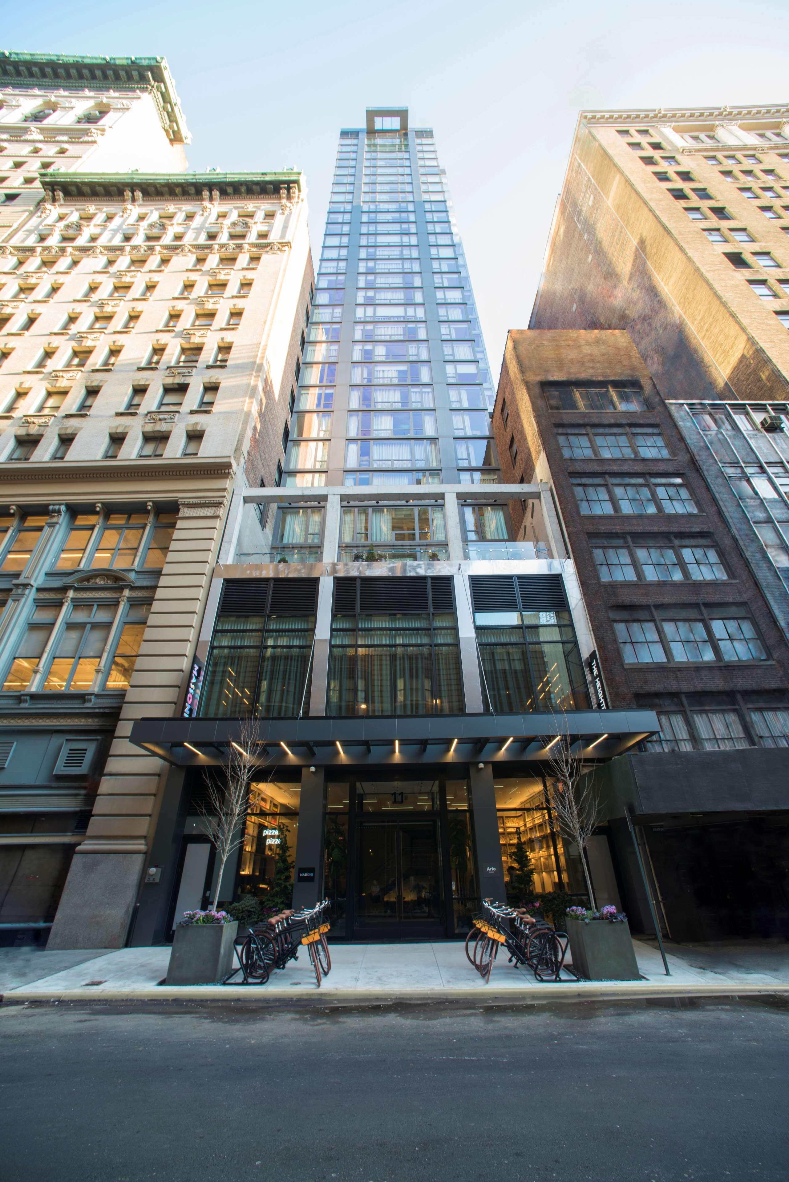 Arlo Nomad 4* New York
