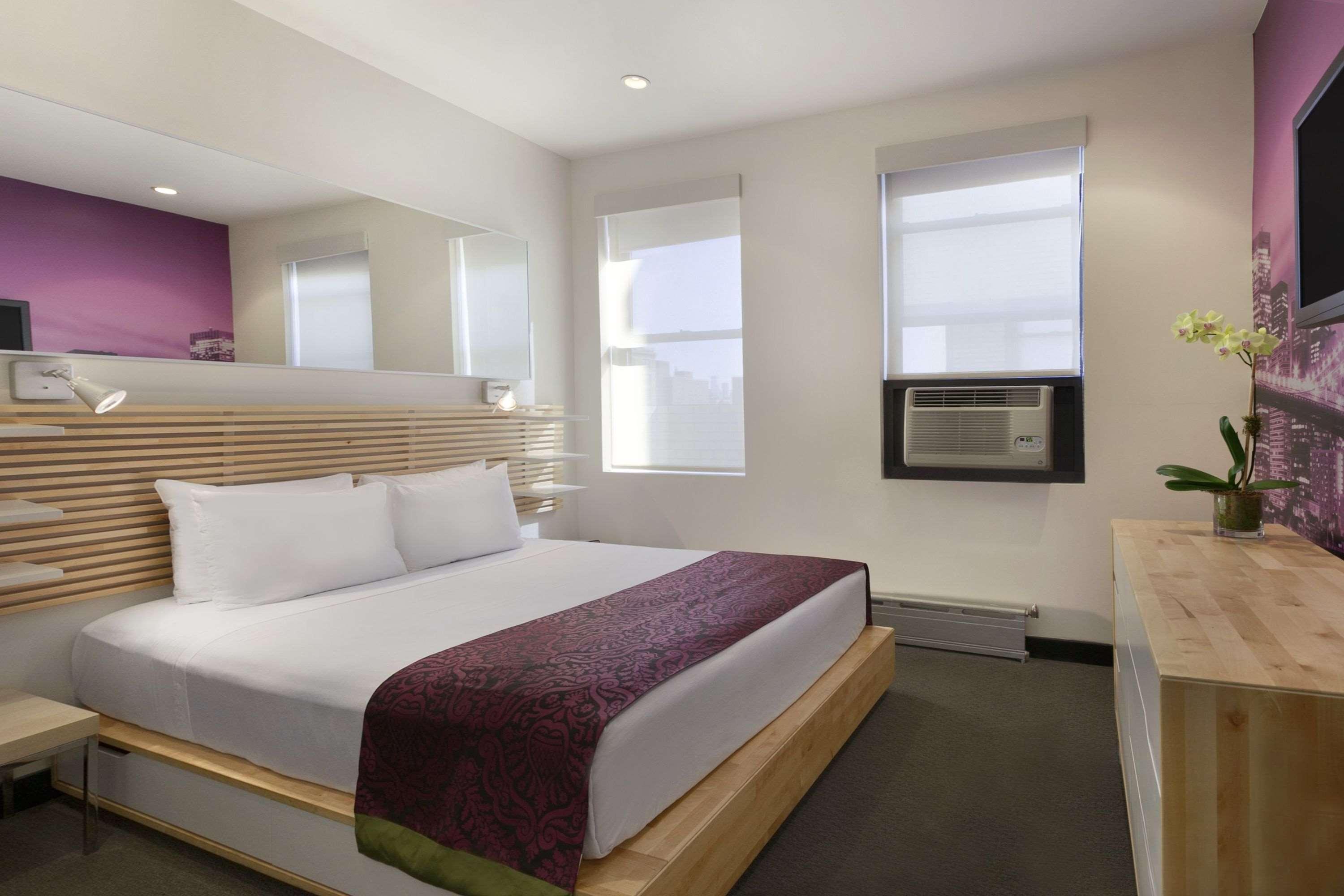 Hotel Night Broadway 3*