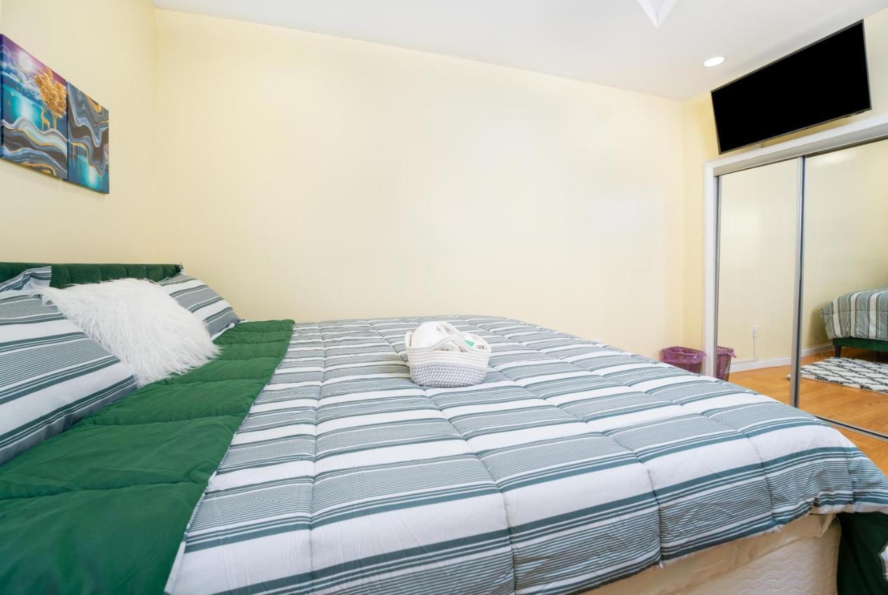 Apartment A Slice Of Paradise Awaits You! New York