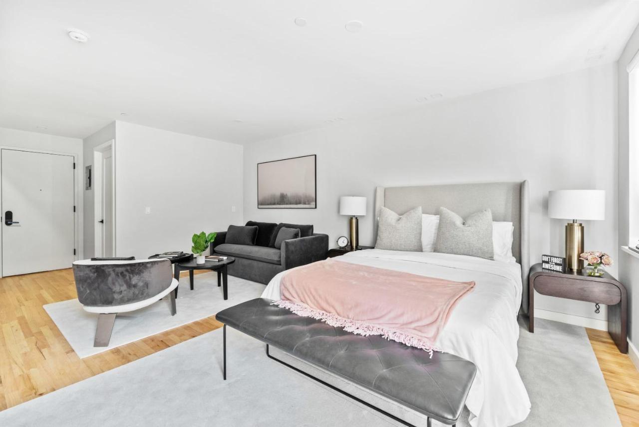 Luxe Studio Ste In Upper East Side With Charming Juliet Balcony Holiday home New York