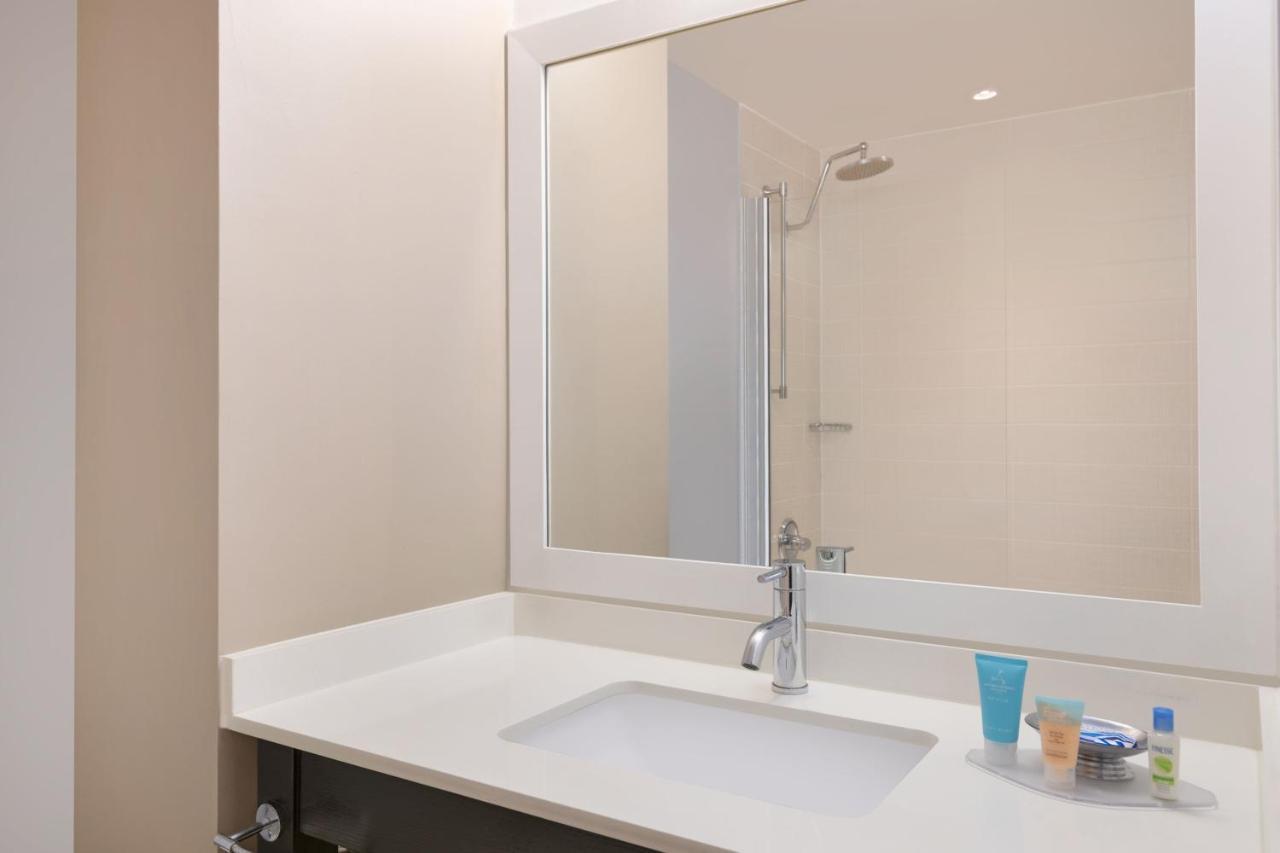 Courtyard By Marriott Jfk Airport New York