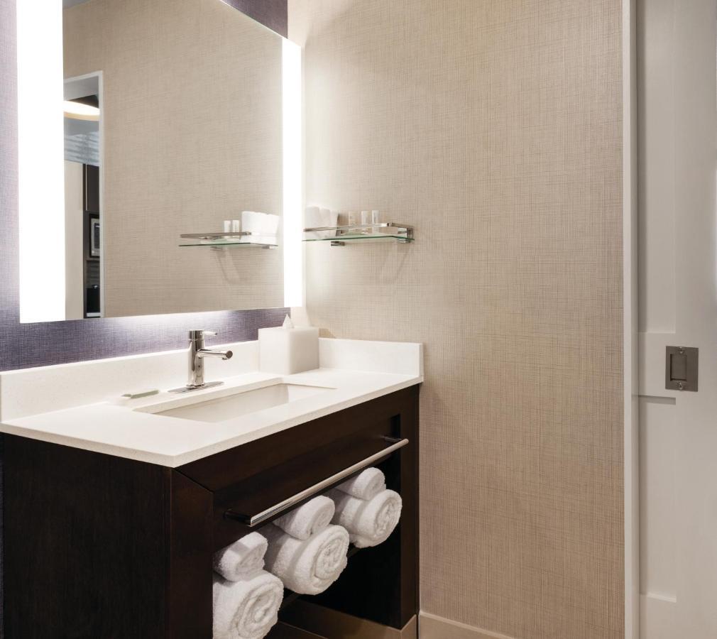 By Marriott Jfk Airport Hotel 3*