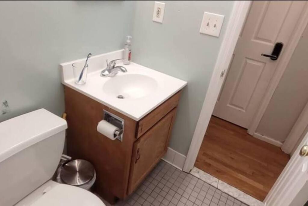 Quiet Double In Williamsburg Ground Floor Near Subway Homestay