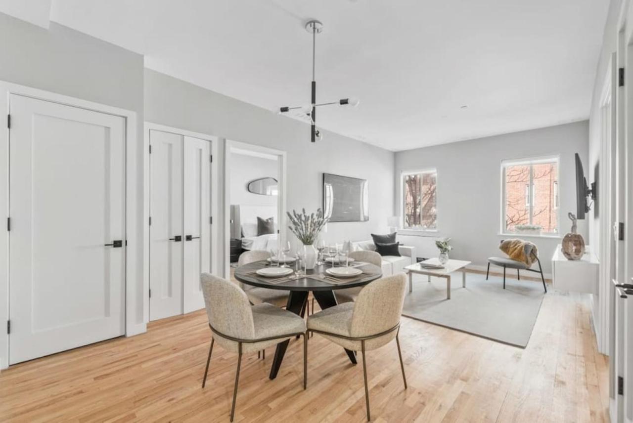 Top Notch 2 Bedroom Minutes From Central Park Hotel *