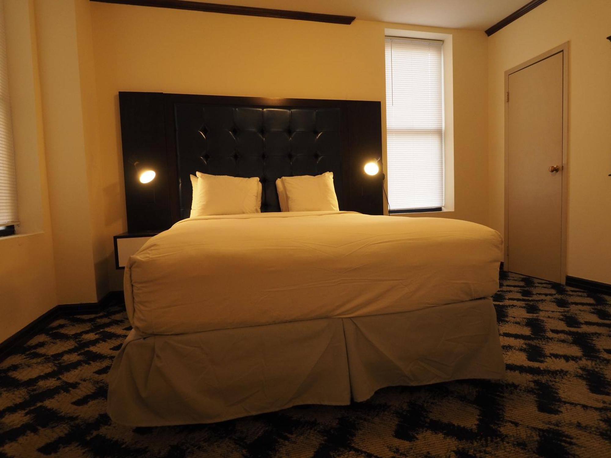 Hotel Night Broadway
