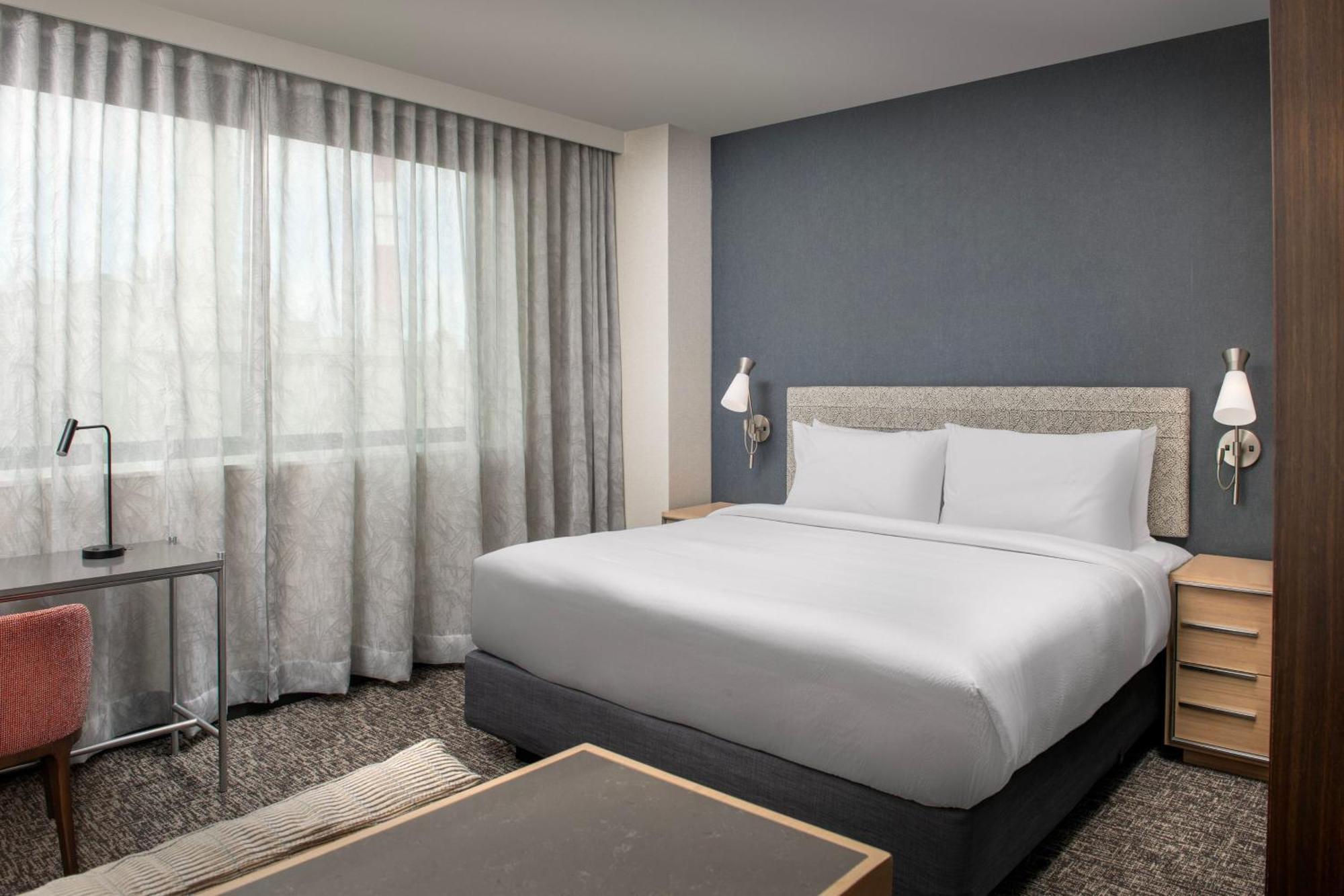 By Marriott Queens Hotel New York