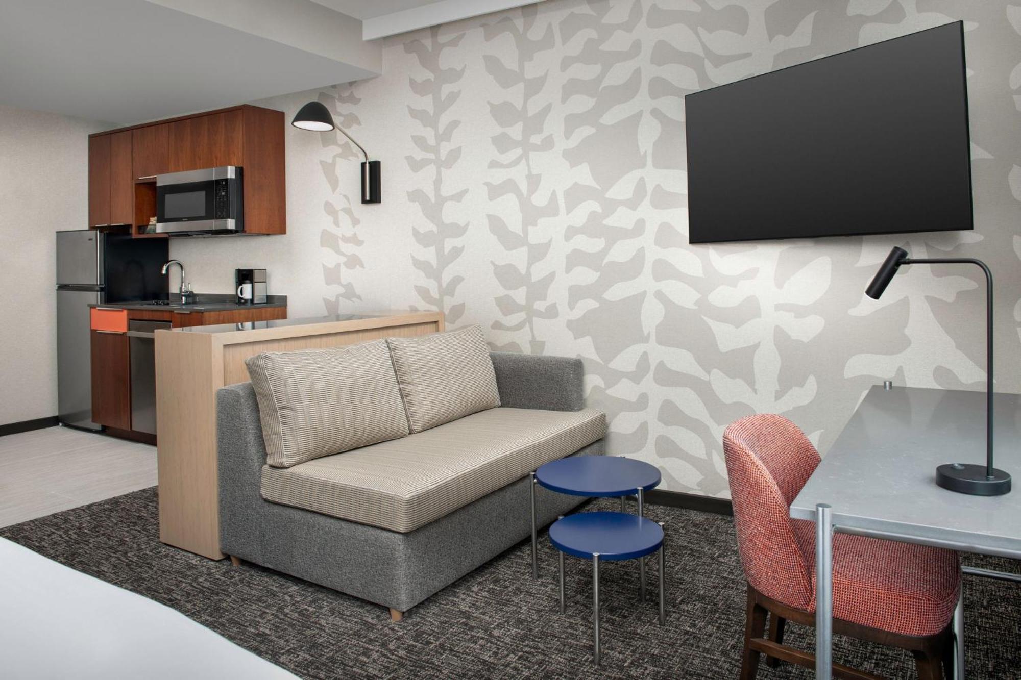 By Marriott Queens 3*